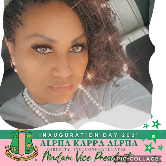 Poshmark profile picture for @lyric